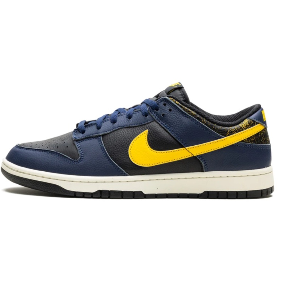 Nike Low-Top Men's Sneakers in Navy and Yellow